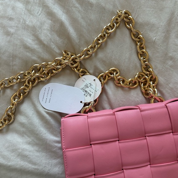 Melie Bianco Pink Woven Shoulder Bag with Gold Chain - Picture 4 of 4